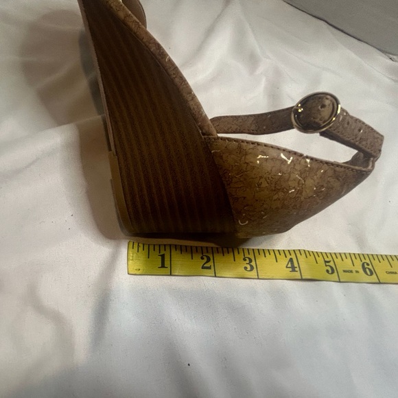 ANN TAYLOR SANDALS - Picture 10 of 13